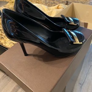 Louis Vuitton patten leather heels